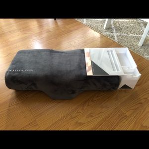 bella lash pillow